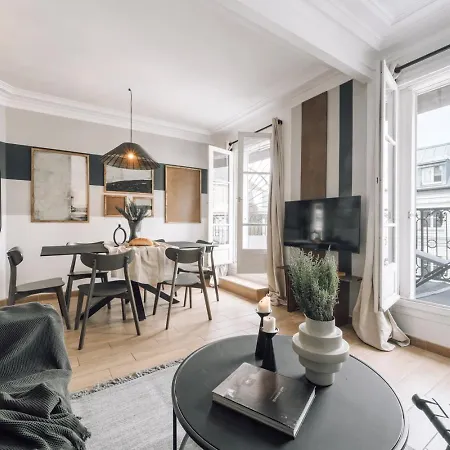 Apartment Rivoli - 2 Et Balcon A Louvre / Tuileries *