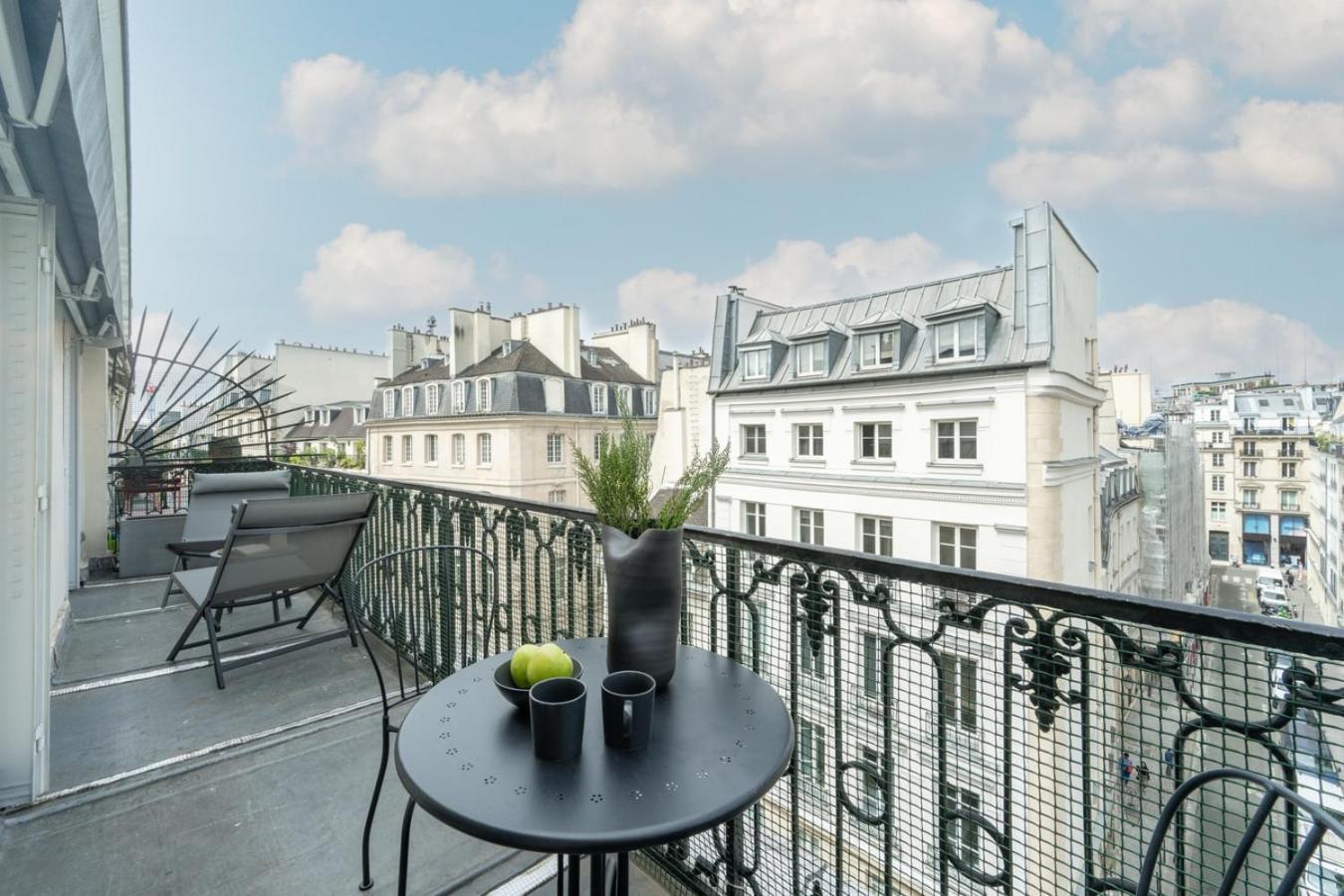Rivoli - 2 Et Balcon A Louvre / Tuileries Apartment